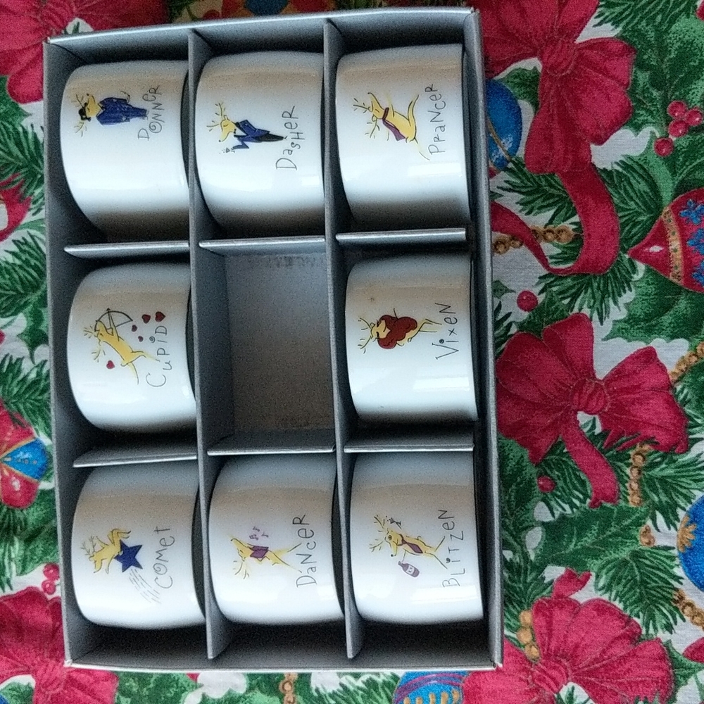 $20 when bundled 🦌Pottery barn reindeer napkin rings I have 8, missing Rudolph